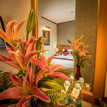 Hotel Shwe Yee Γιανγκόν Εξωτερικό φωτογραφία
